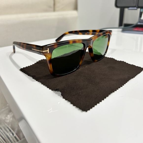 Tom Ford 0906 Buckley Havana Sunglasses - Picture 4 of 9